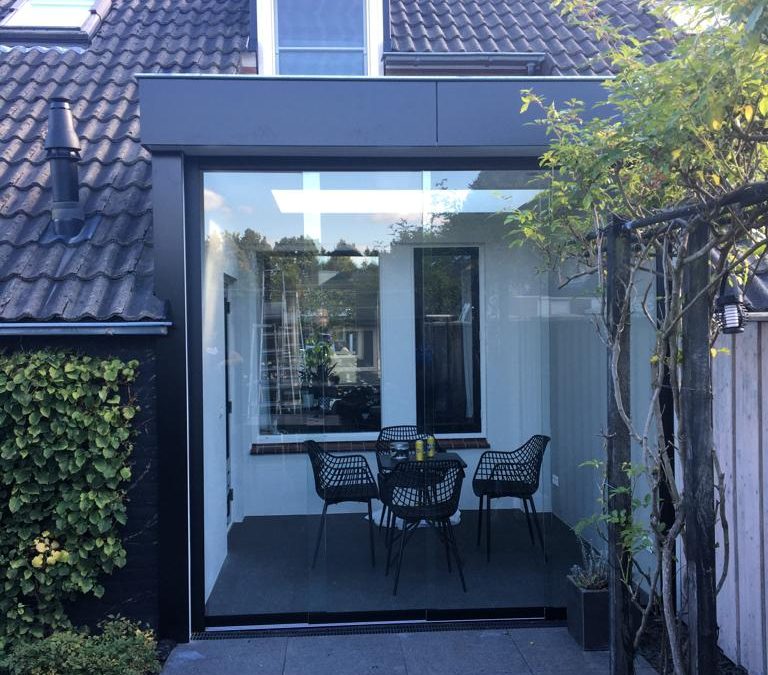 Veranda modern met glazen deuren en screen 34 Gemert